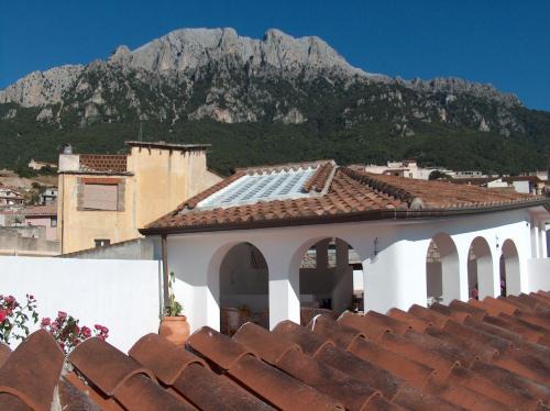 Oliena Cama Y Desayuno | Bed and Breakfast Santa Maria Oliena