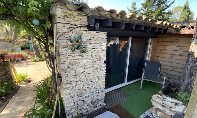 Quartier des Espesses Cama Y Desayuno | Bed and Breakfast 'Vert' with Shared Pool, Wi-Fi and Air Conditioning