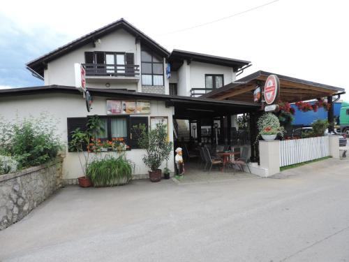 Ogulin Casa | Bed and Breakfast Victoria