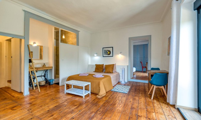 Saint-Andre-de-Sangonis Cama Y Desayuno | Bed and Breakfast 'Chambre' with Shared Pool, Shared Garden and Wi-Fi