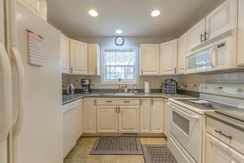 Saugatuck Casa | Bed & Birdie - New Vacation Rental - Close to golf course & downtown
