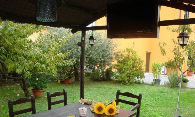 Lunata Cama Y Desayuno | Bed & Breakfast Lucca Fora