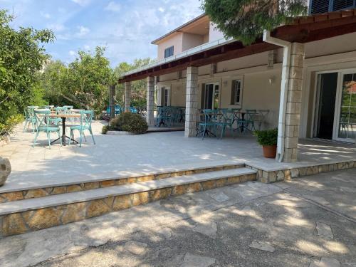 Loviste Casa | Bed & Breakfast Lupis