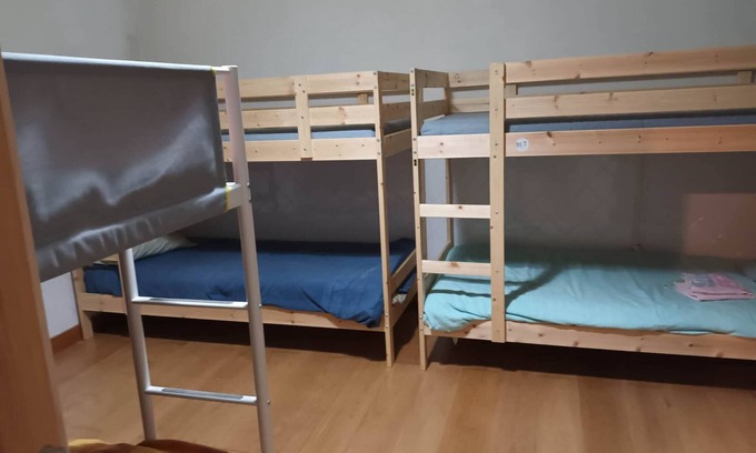 Albarraque Apartamento | Cama en una habitación compartida 2 de 6 camas uso mixto masculino y femenino