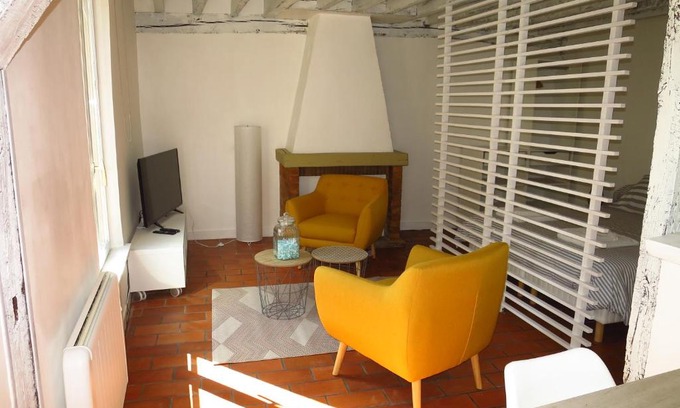 Chartres Apartamento | Bed in Chartres