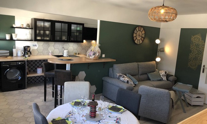 Hincmar Apartamento | BedinReims Superb 70m² 2bedroom +free park/wifi Ideal for 2 adults and 3 children