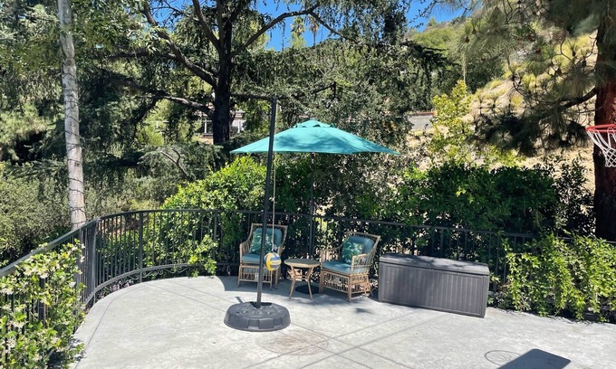 La Canada Flintridge Casa | Bedroom and Living Room for a quiet guest.