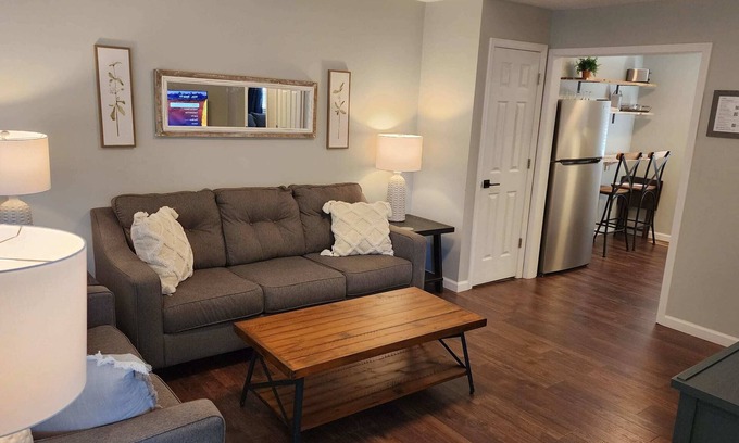 Jefferson City Apartamento | Bedroom TVs. 5 Min to Cherokee Lake & C-N Univ