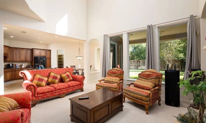 Cypress Casa | Bedroom with 3.5-Bathroom near Golf Course!