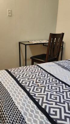 Mississauga Casa | Bedroom with double bed