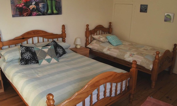 Piegut-Pluviers Cama Y Desayuno | Bedroom With Ensuite Bathroom in Bnb, Breakfast Incl
