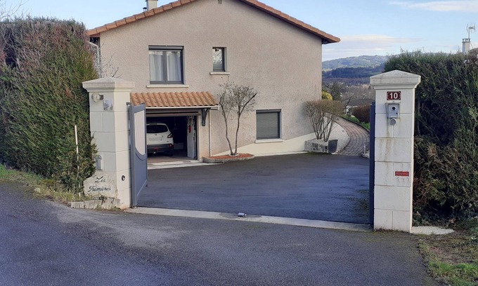 Chauffailles Cama Y Desayuno | Bedroom with ensuite bathroom, South Burgundy