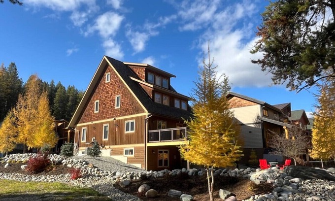 East Kootenay Chalet De Esquí | 7 dormitorios 5. 5 baños. Jacuzzi privado. Duerme 14. Paraíso familiar y de golfistas