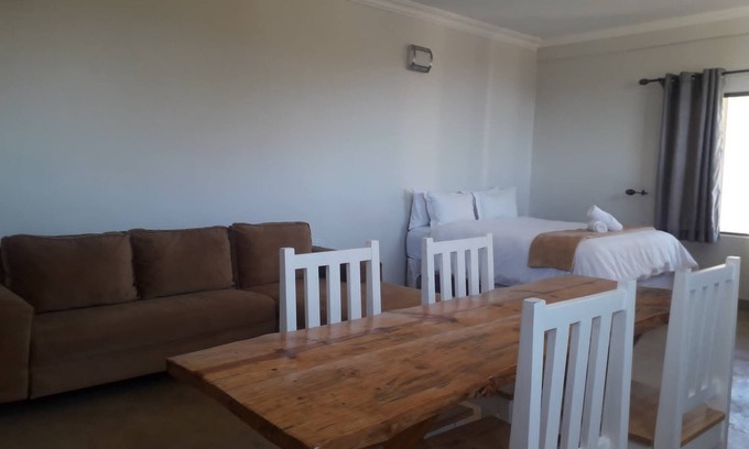 Nyanga Cama Y Desayuno | Bedsitter Bed & Breakfast in Nyanga near popular Attractions