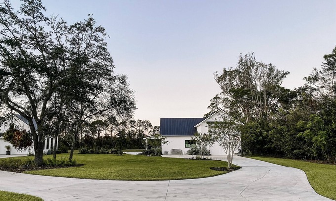 Lake Sarasota Cabaña | "Bee Keeper's Cottage" on private estate, new construction, close to everything!