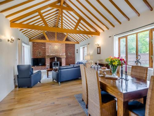 Irstead Casa | Beech Barns - Czu