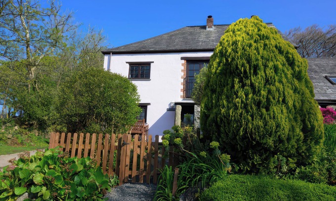 Brazzacott Cabaña | BEECH COTTAGE, pet friendly, character holiday cottage in Warbstow,