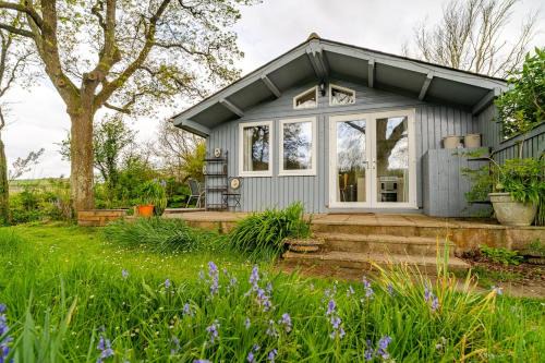 South Milton Casa | Beech Hut - a streamside family escape near Salcombe and Beaches