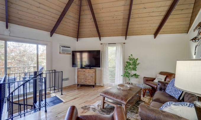 Beech Mountain Cabina | Beech Mountain Cabin w/ Hot Tub: 1 Mi to Slopes!