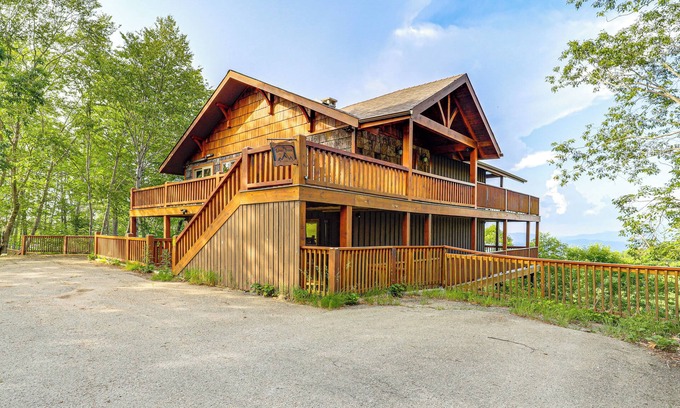 Beech Mountain Casa | Casa elegante con vistas a la montaña - Cerca del centro vacacional!