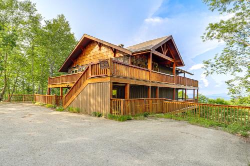 Beech Mountain Casa | Beech Mountain Home with Game Room and Mountain Views!