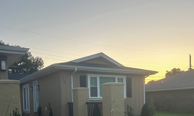 Campbellsville Casa | Beechwood Bungalow. Downtown Campbellsville. Newly remodeled!