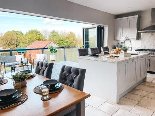 Newport Casa | Beechwood Park by Solace Stays