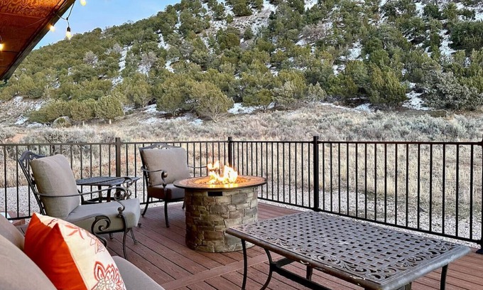 Parowan Cabina | Beehive Basecamp: Explore | Ski | Play | Memories