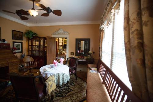 Mount Airy Cama Y Desayuno | Bees B & B-V