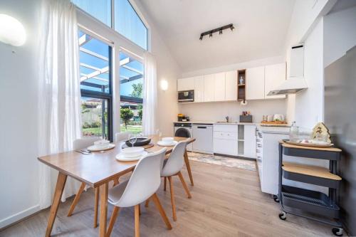 Torrensville Casa | Bees Knees Studio, 5 min to CBD, Adelaide Airport & Henley Beach
