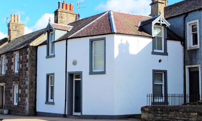 Biggar Casa | Beeswing, a Victorian Gem in Biggar