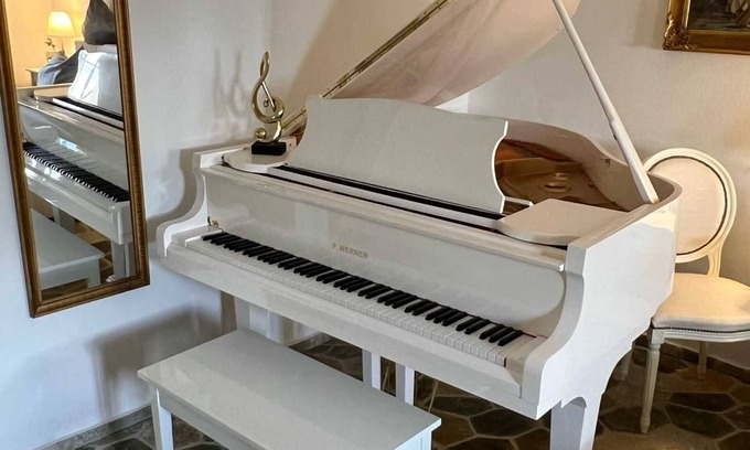 Heiligengrabe Apartamento | Beethoven Apartment - Schloss Grabow, Resting Place & a Luxury Piano Collection Re