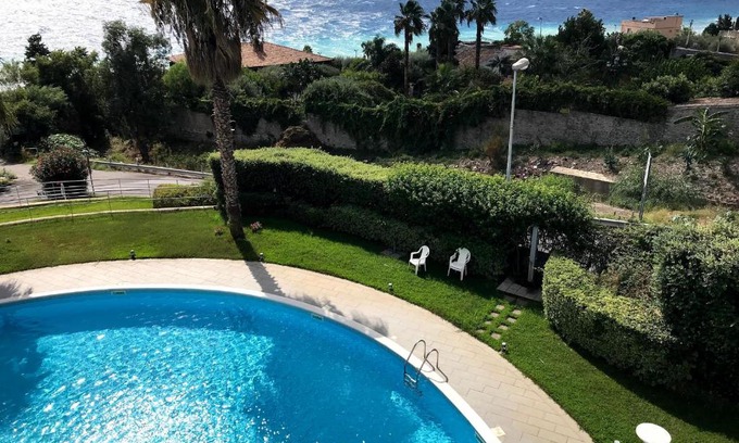 Letojanni Apartamento | Belù - Appartamento con piscina vista mare