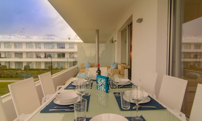 Nueva Milla de Oro Apartamento | Belaire Apartamento de 4 dormitorios con terraza y piscinas compartidas.