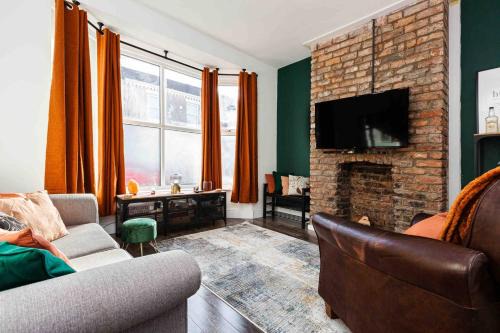 Liverpool Casa | Belgrave Rise 2 Mins To Train Patio Parking