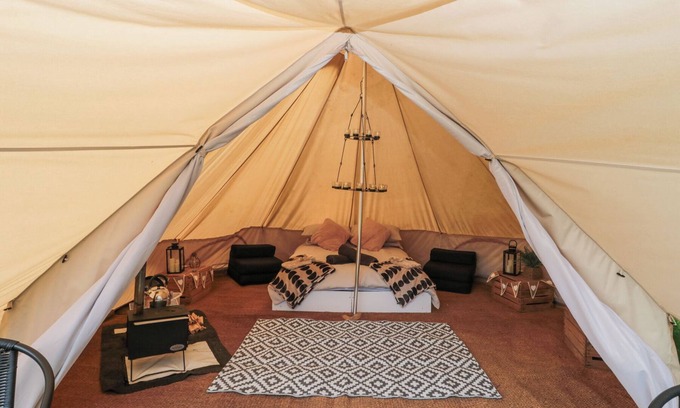 Camerton Cabaña | BELL TENT 1, pet friendly, character holiday cottage in Timsbury