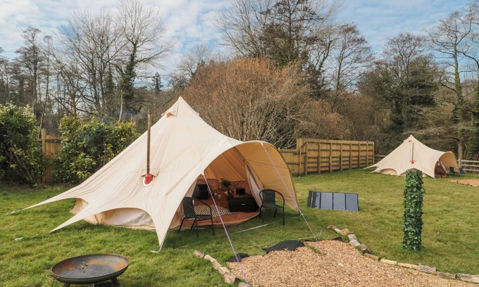 Shoscombe Cabaña | BELL TENT 3, romantic, character holiday cottage in Timsbury