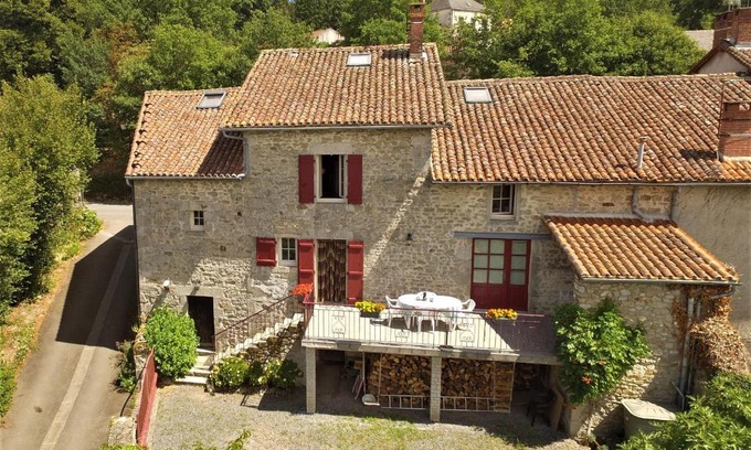 Montrol-Senard Cama Y Desayuno | BELLA - chez Florence , chambres d'hôtes, Montrol Sénard