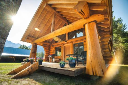 Hagensborg Chalet De Esquí | Bella Coola Grizzly Tours and Resort