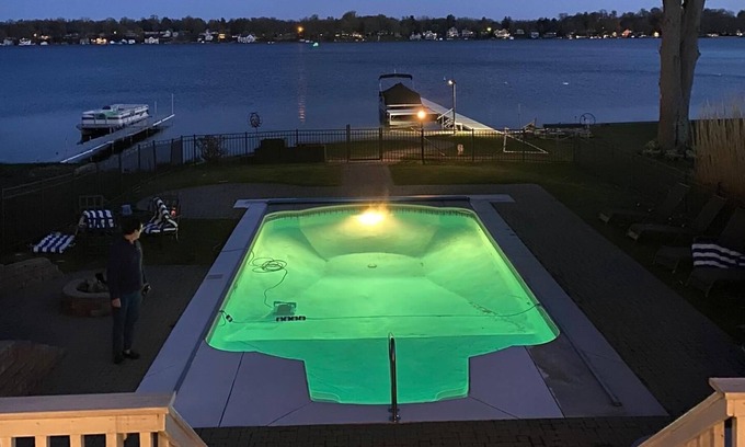 Paw Paw Lake Casa | Bella Lago on Paw Paw Lake