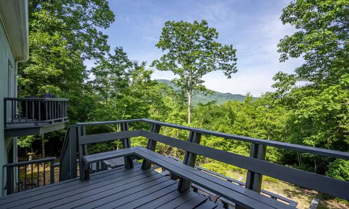 Sautee Nacoochee Casa | Bella Luna, Mountain View, Sauna, Hot Tub, 7 miles to Helen