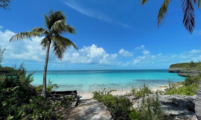 Gregory Town Cabaña | Bella Mango: A Serene Cottage in C. Eleuthera’s Gregory Town, Oleander Gardens.