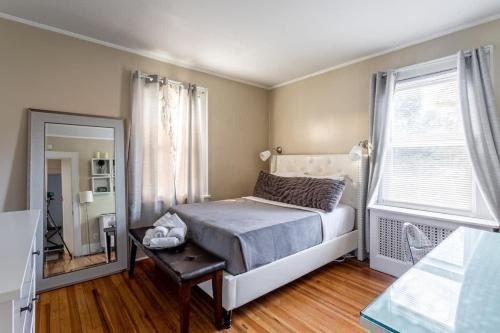 Cove - East Side - Shippan Apartamento | Bella room near downtown Train I-95 & beaches