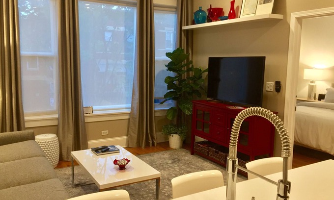 Near West Side Apartamento | Bella Villa en la calle Little Taylor de Chicago, 1 milla al oeste del Loop