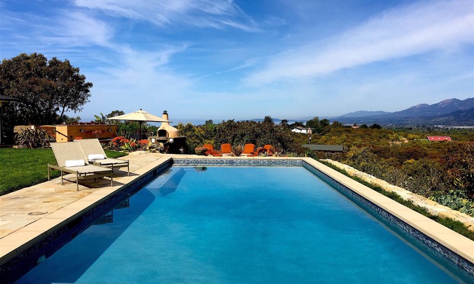 Carpinteria Casa | Bella Vista - Confort de diseño y cancha de tenis privada en Carpinteria
