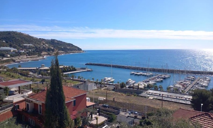 San Lorenzo al Mare Apartamento | Bella vista sopra il porto!