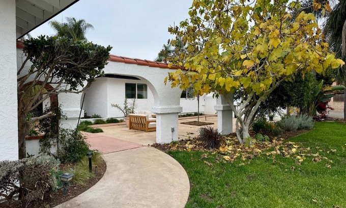 Vista Casa | Bella Vista Spacious 5-bed home with stunning mountain views and pool