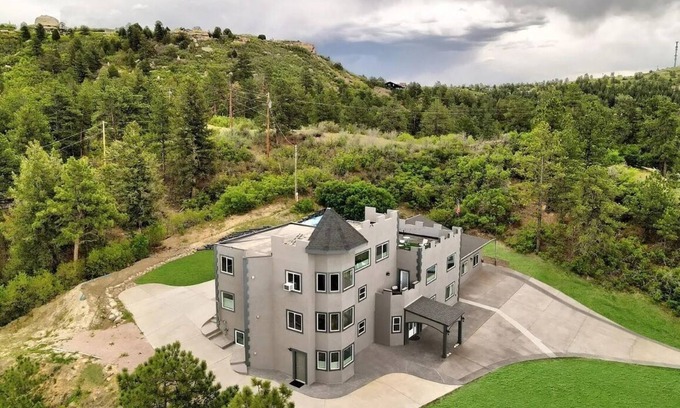 Castle Rock Otro | CASTILLO en los PINOS con Million Dollar Views