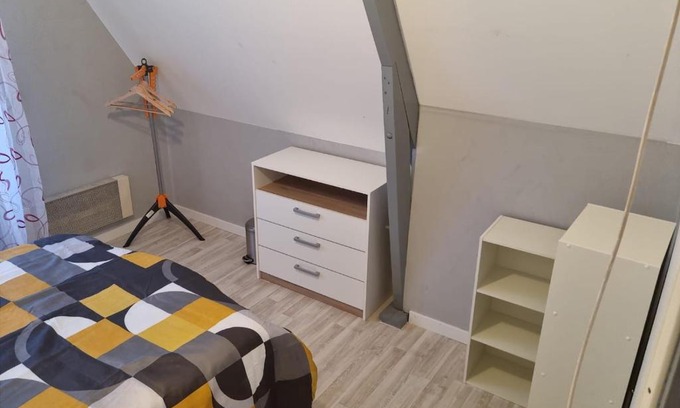 Arques Casa | Belle chambre avec balcon