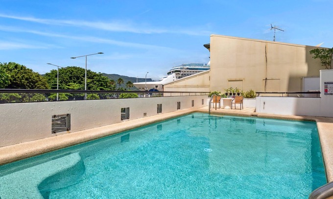 Cairns Central Business District Apartamento | Belle Escapes 702 CBD Apartment with elevated City and Water Views